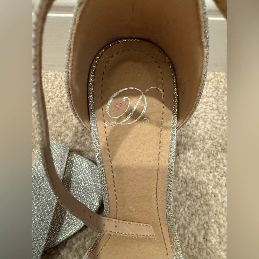 Elegant Silver Women's Heels - Picture 3 of 7